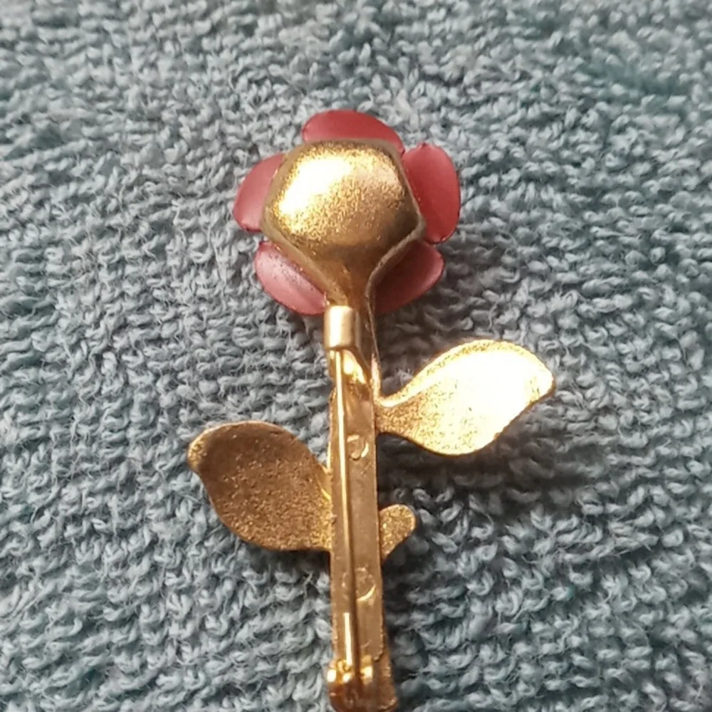 Red Rose Gold Pin - Picture 2 of 3